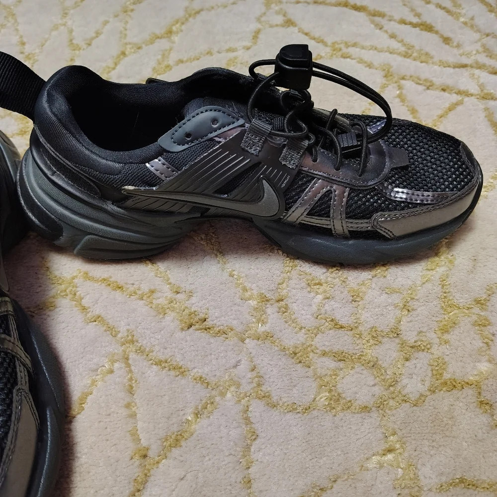 Nike Women's V2K Run Shoes Black